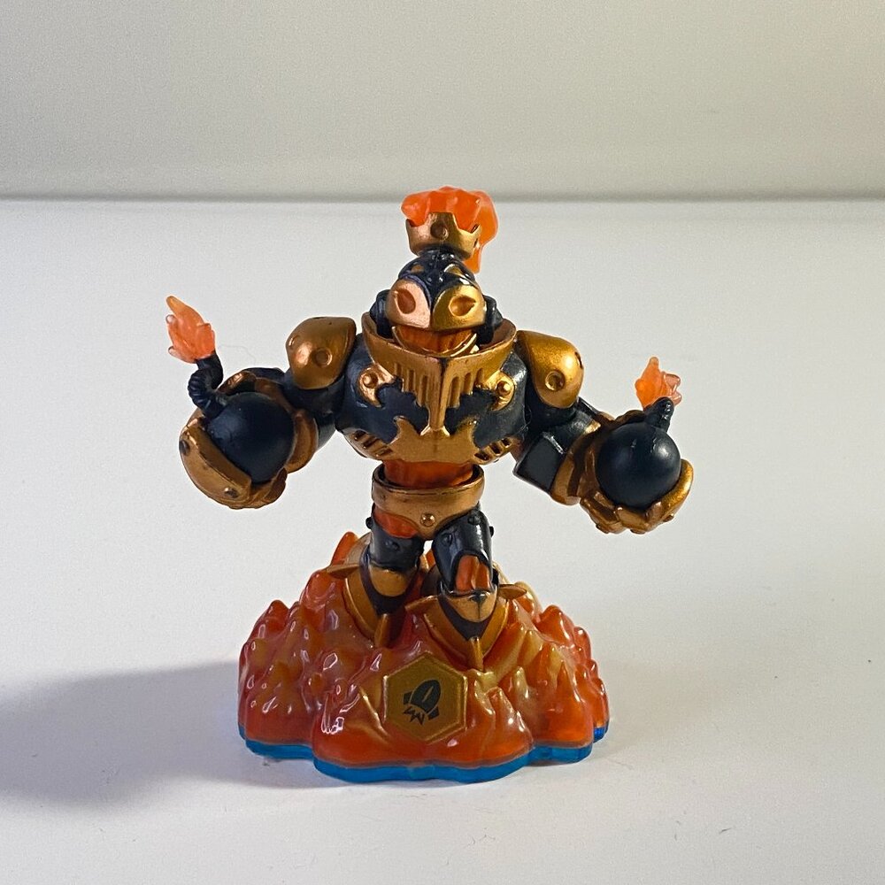 Skylanders Dark Blast Zone Swap Force Fire Element Figure w/ Blue Base Swappable